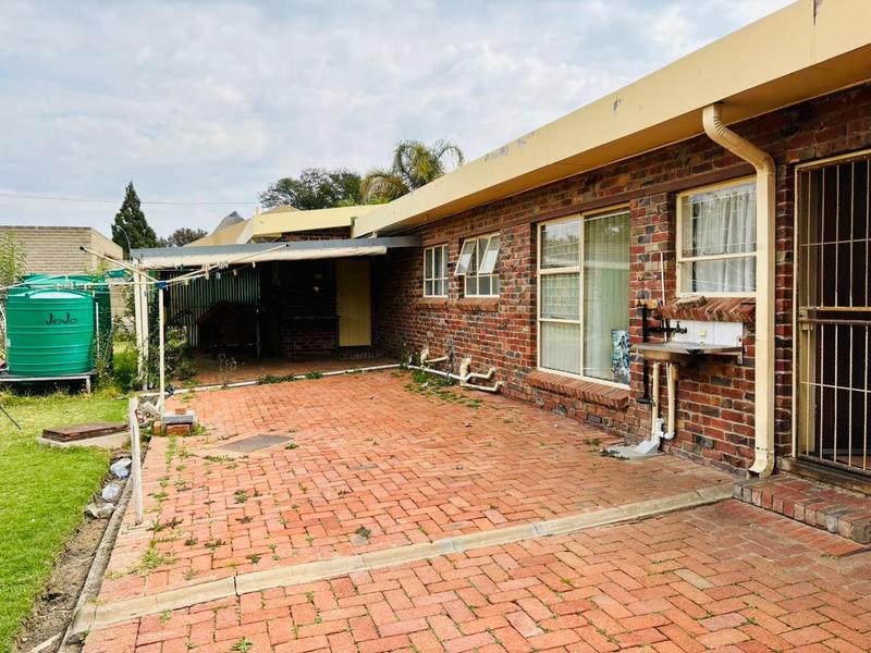 4 Bedroom Property for Sale in Pellissier Free State